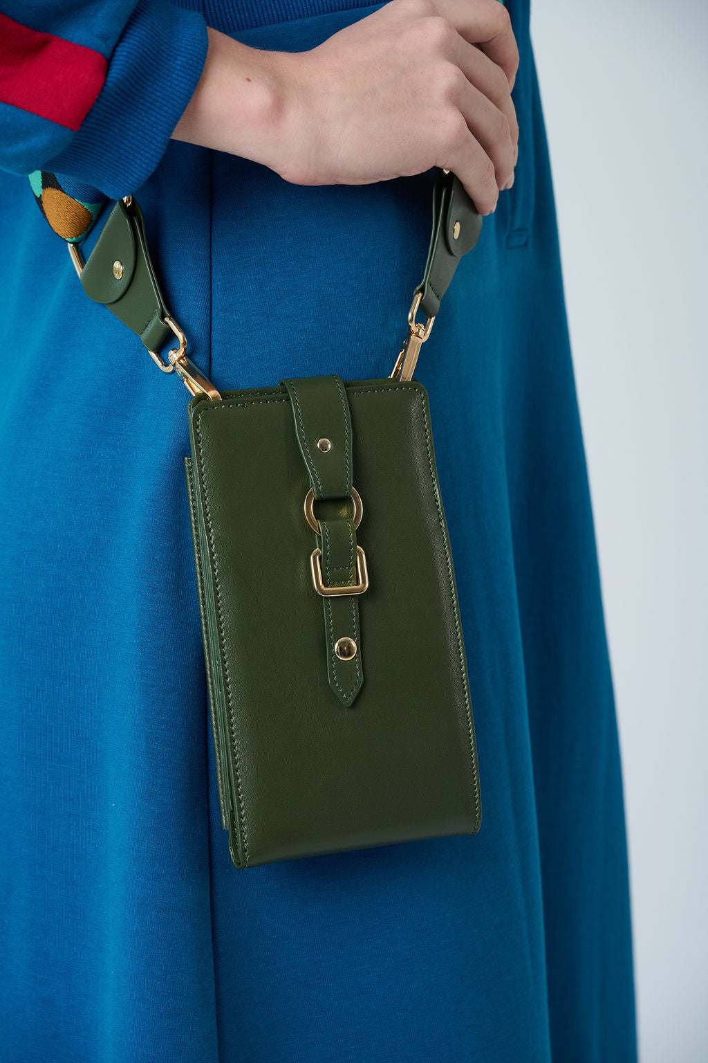 CarryOn FRIDAY Phone Wallet Bag – Green Leather Crossbody with Gold Straps