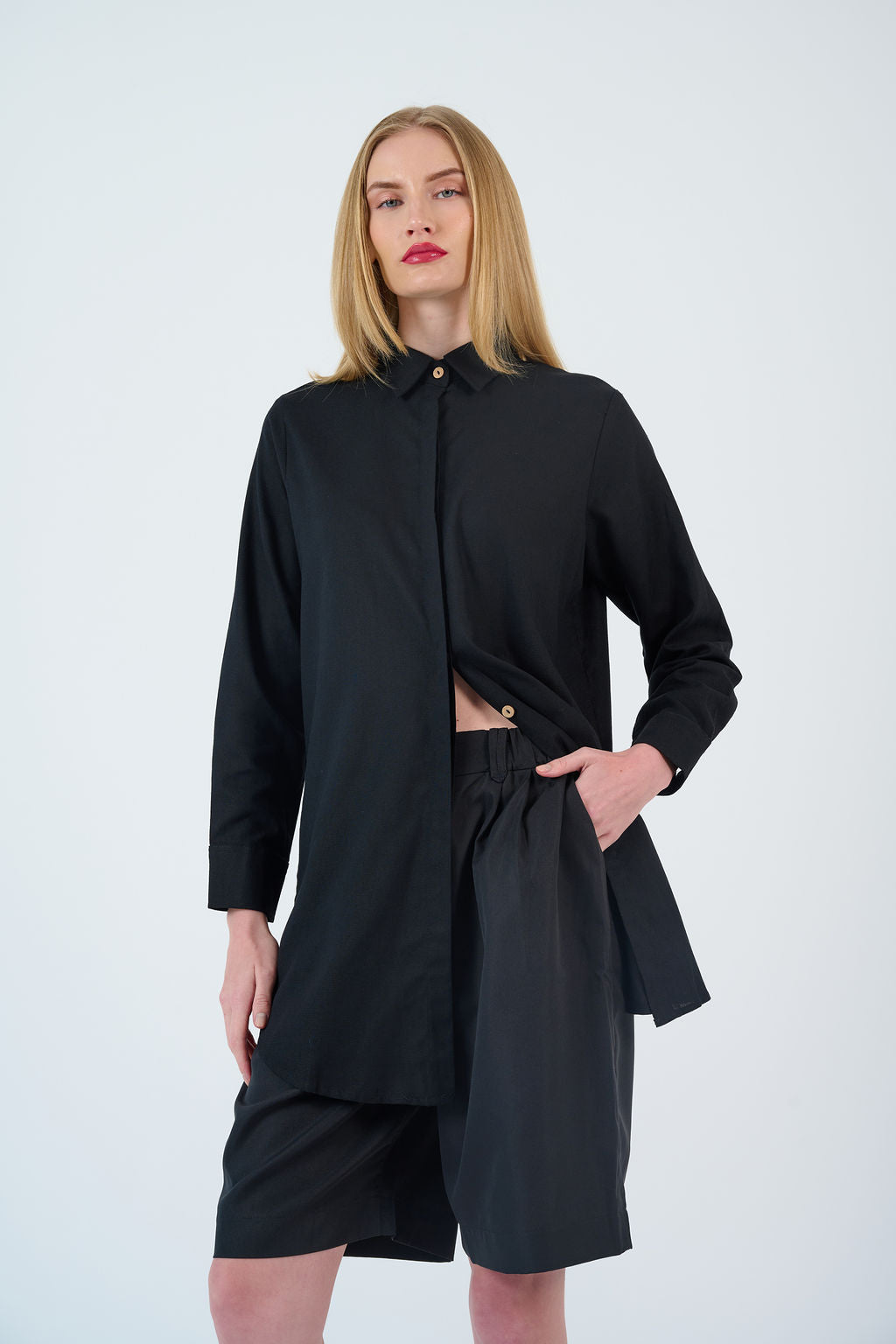 Relaxed structure and movement of the two-piece set