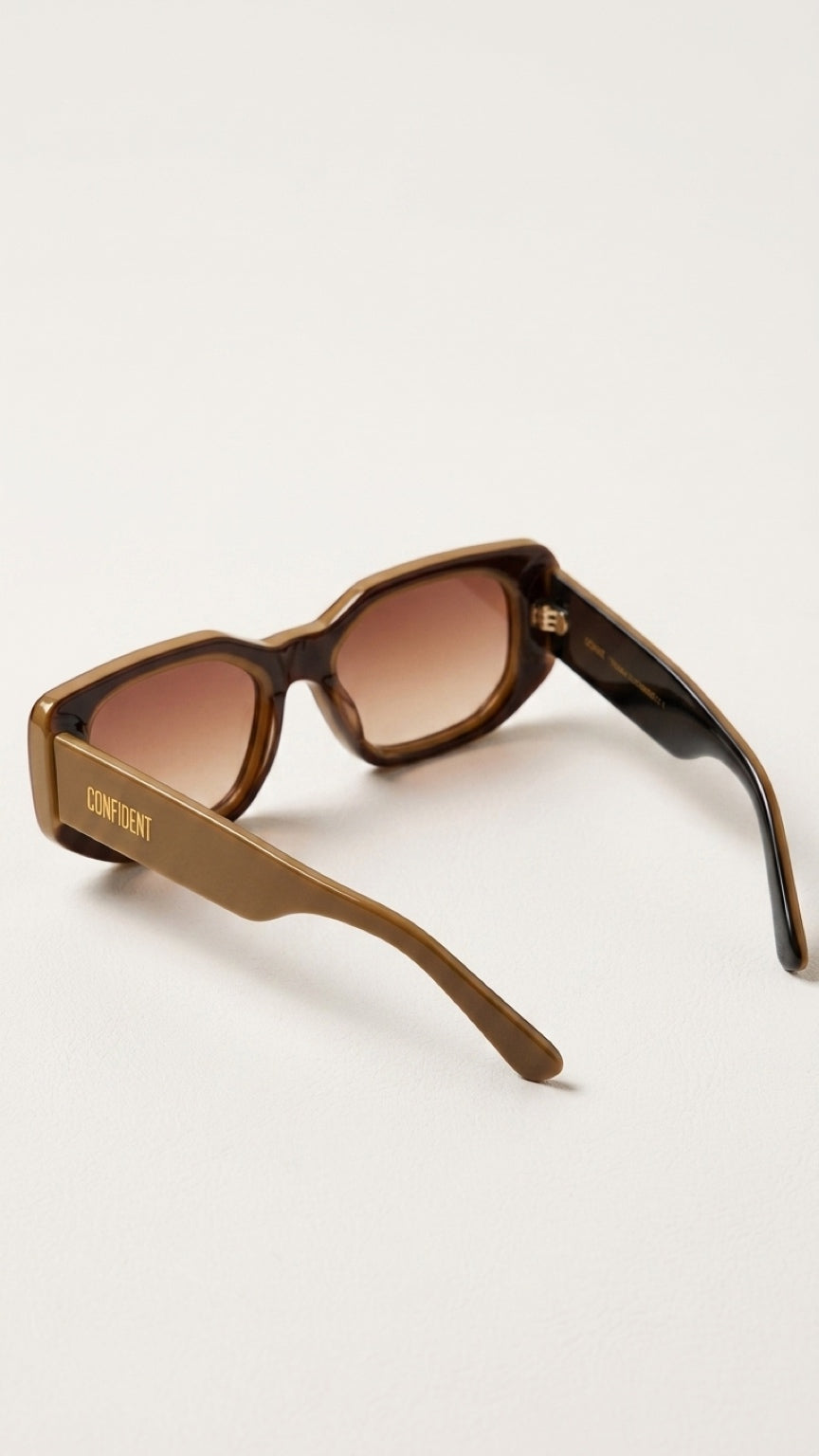 Three-quarter view of CONFILVARO brown tortoiseshell-effect rectangle sunglasses